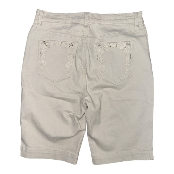 Gloria Vanderbilt Cream Bermuda Shorts with Textured Fabric - Picture 5 of 6